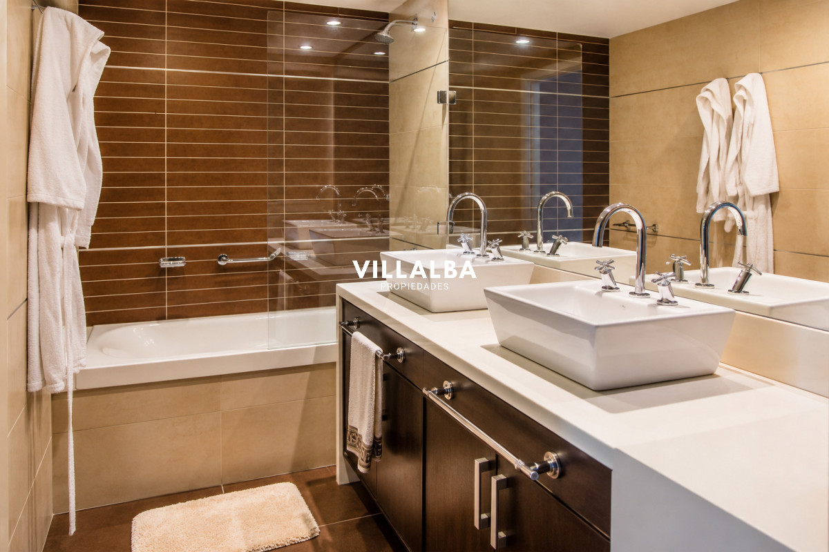 Apartamento ID.3508 - Hermoso Pent-house en torre Imperiale ,venta en zona de la Brava.