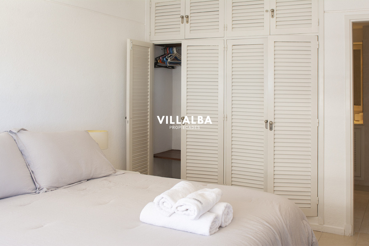 Apartamento ID.4123 - Apartamento de 2 dormitorios con vista al mar en venta en Peninsula.