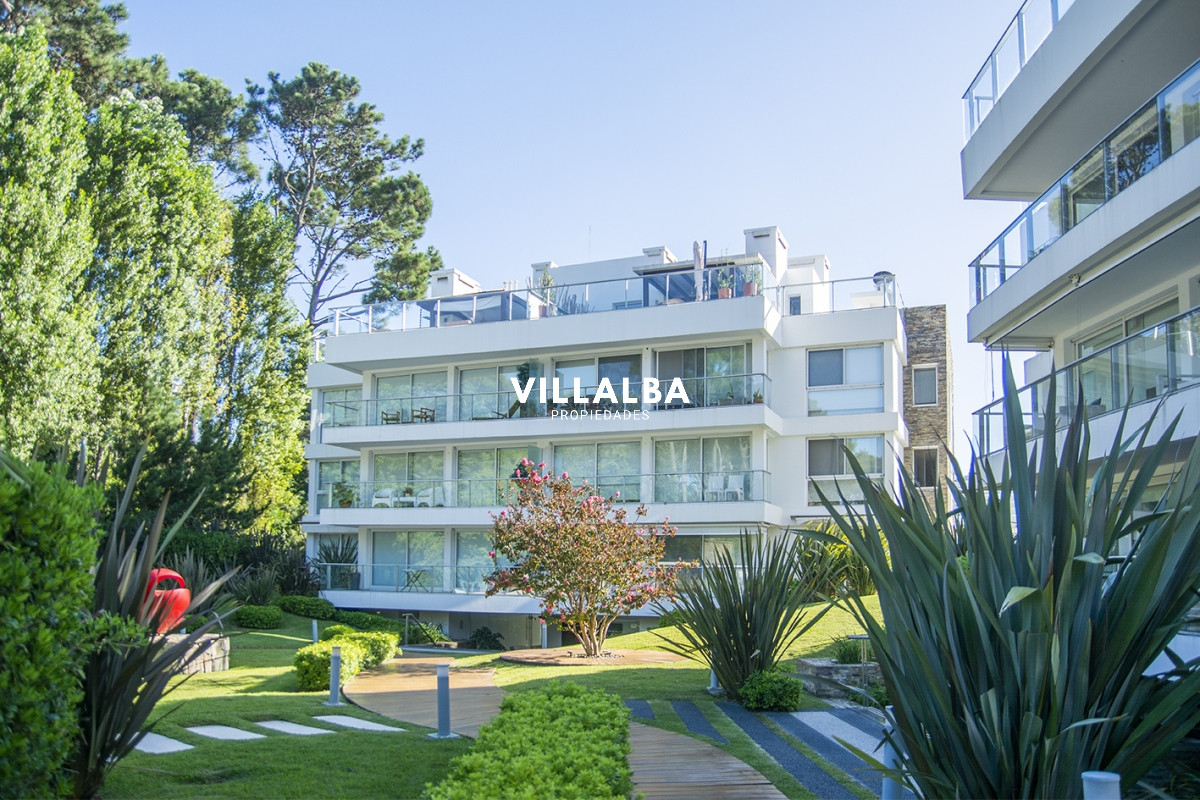 Apartamento ID.3666 - Espectacular departamento duplex a pasos del mar . 3 dormitorios en venta