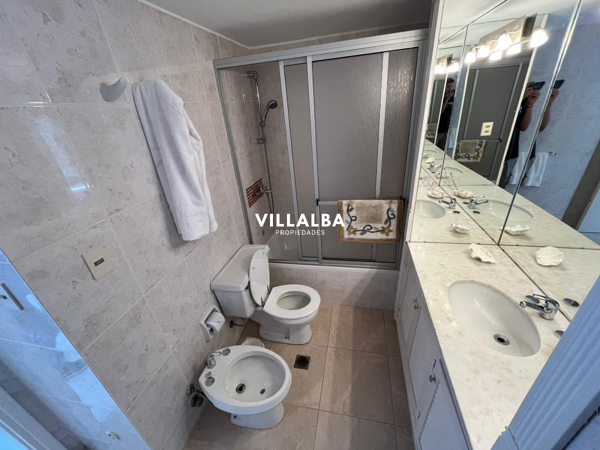 Apartamento ID.2888 - Departamento de 2 dormitorios en venta, Peninsula. 