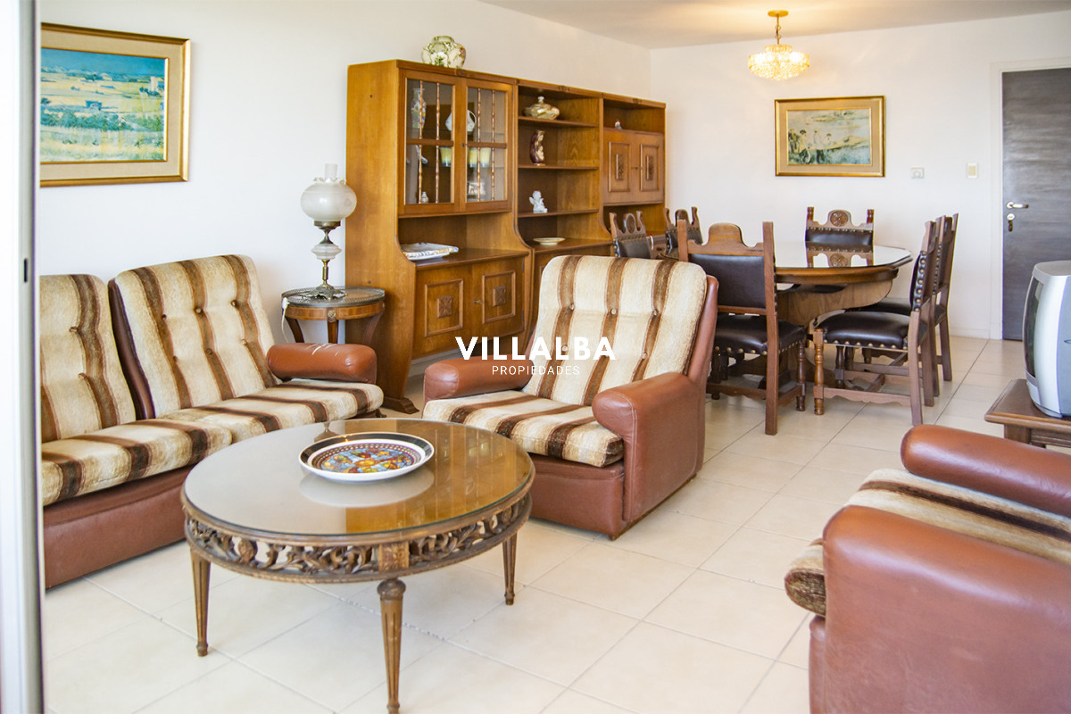 Apartamento ID.4001 - Vende apto de 2 dormitorios con vista al mar en Punta del este