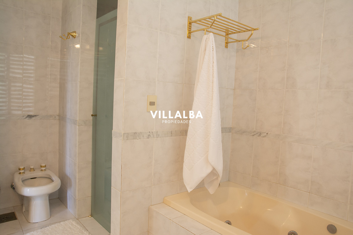 Apartamento ID.3609 - Apartamento de 4 dormitorios en Punta del Este frente al mar en Playa Brava