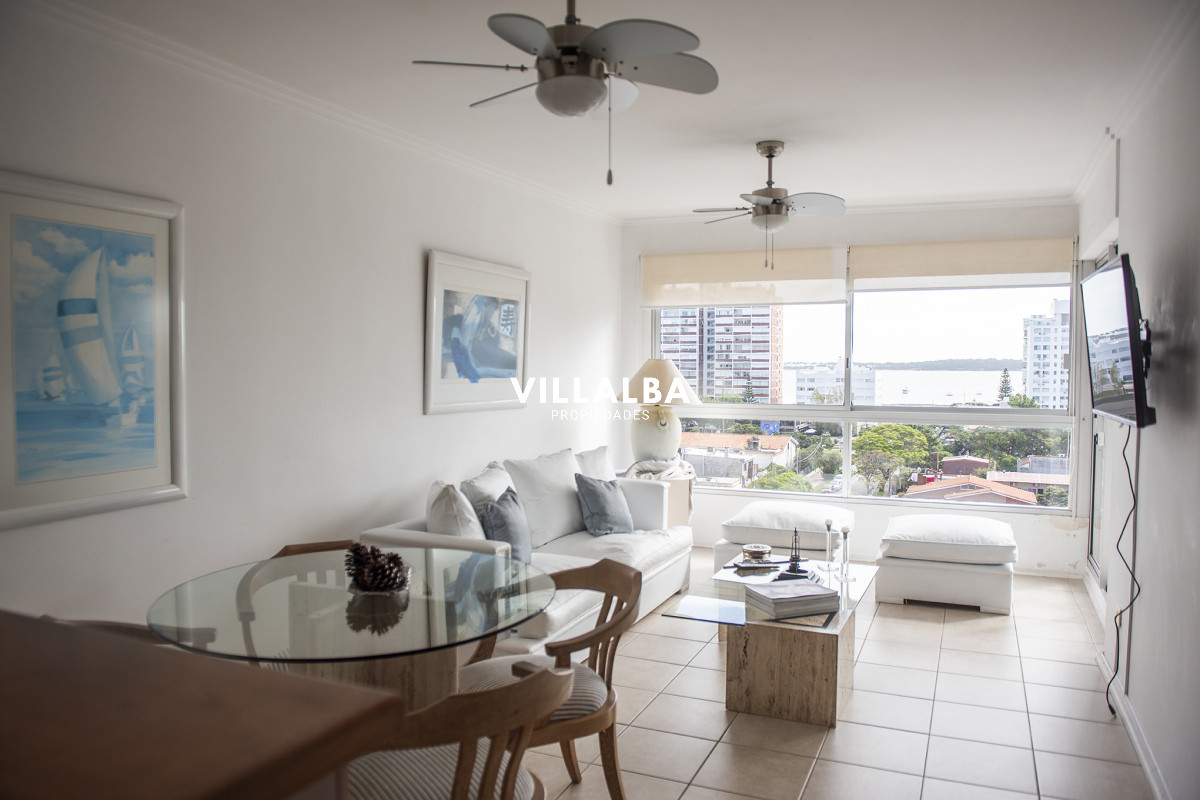 Apartamento ID.4122 - Vende apartamento de 2 dormitorios en Brava Punta del Este