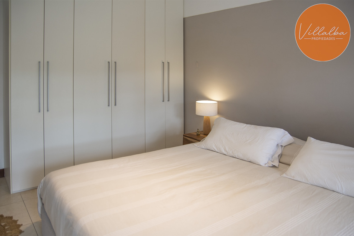 Apartamento ID.1043 - Oportunidad, apartamento en venta en Punta del Este de 3 dormitorios. Terraza con parrillero.