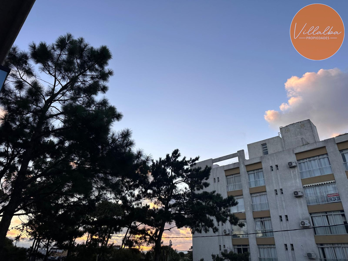 Apartamento ID.3416 - Vende oportunidad en Playa Mansa, primera línea de 2 dormitorios en Punta del Este 