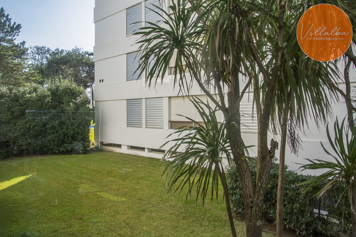 Apartamento ID.3609 - Apartamento de 4 dormitorios en Punta del Este frente al mar en Playa Brava