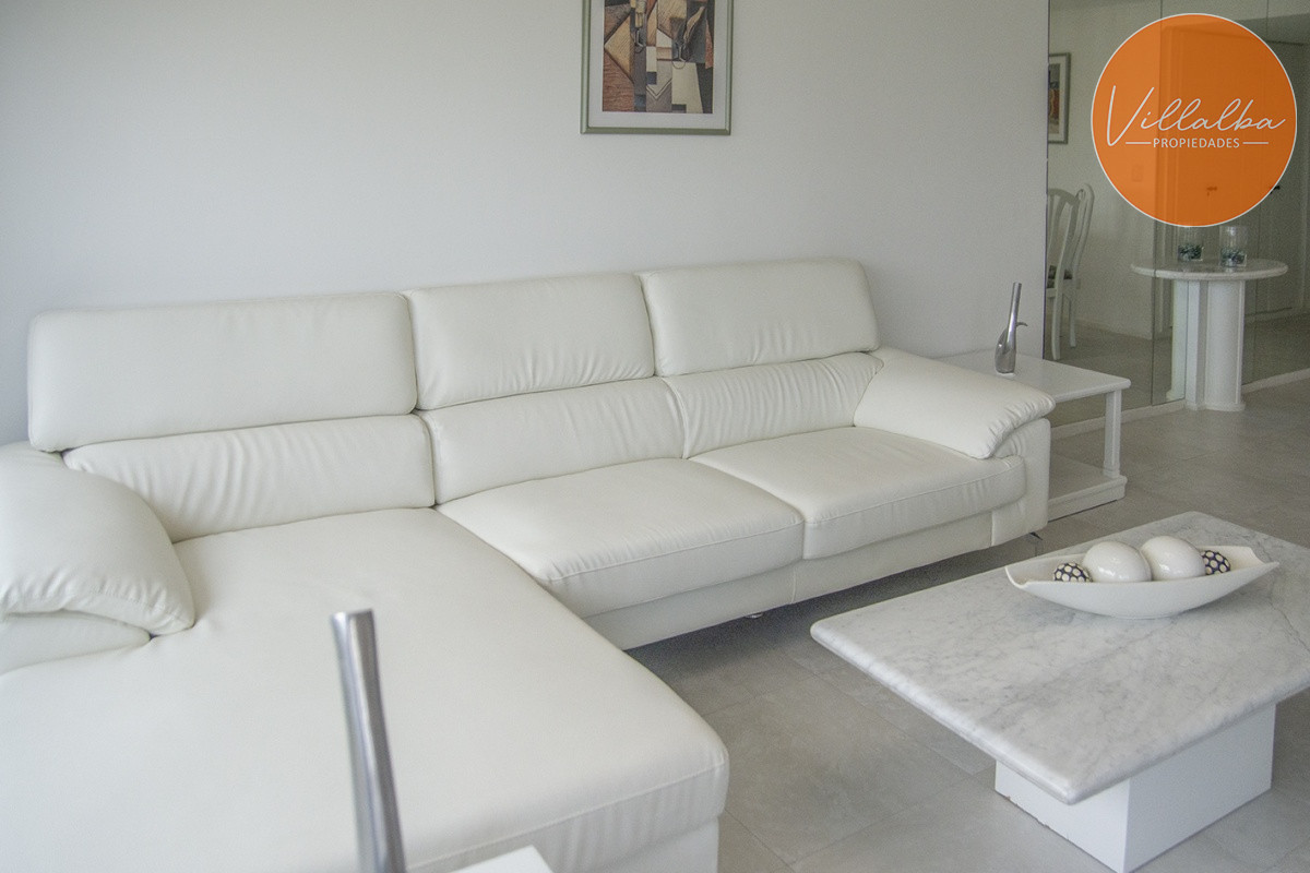 Apartamento ID.2810 - Vende apartamento de 2 dormitorios y medio en Chiverta, Reciclado completo. Punta del Este 