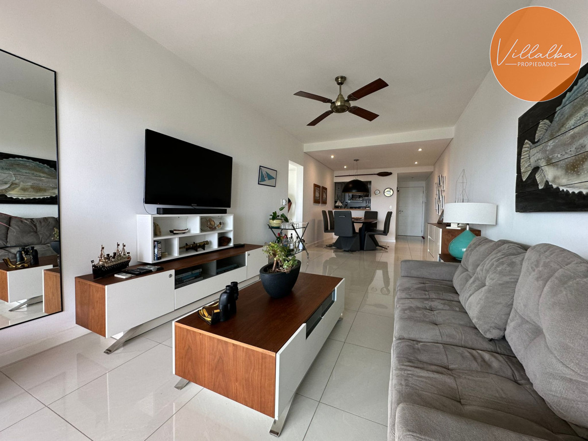 Apartamento ID.2754 - Vende departamento en Azure tower, playa mansa de 2 dormitorios, con vista al mar, Punta del Este