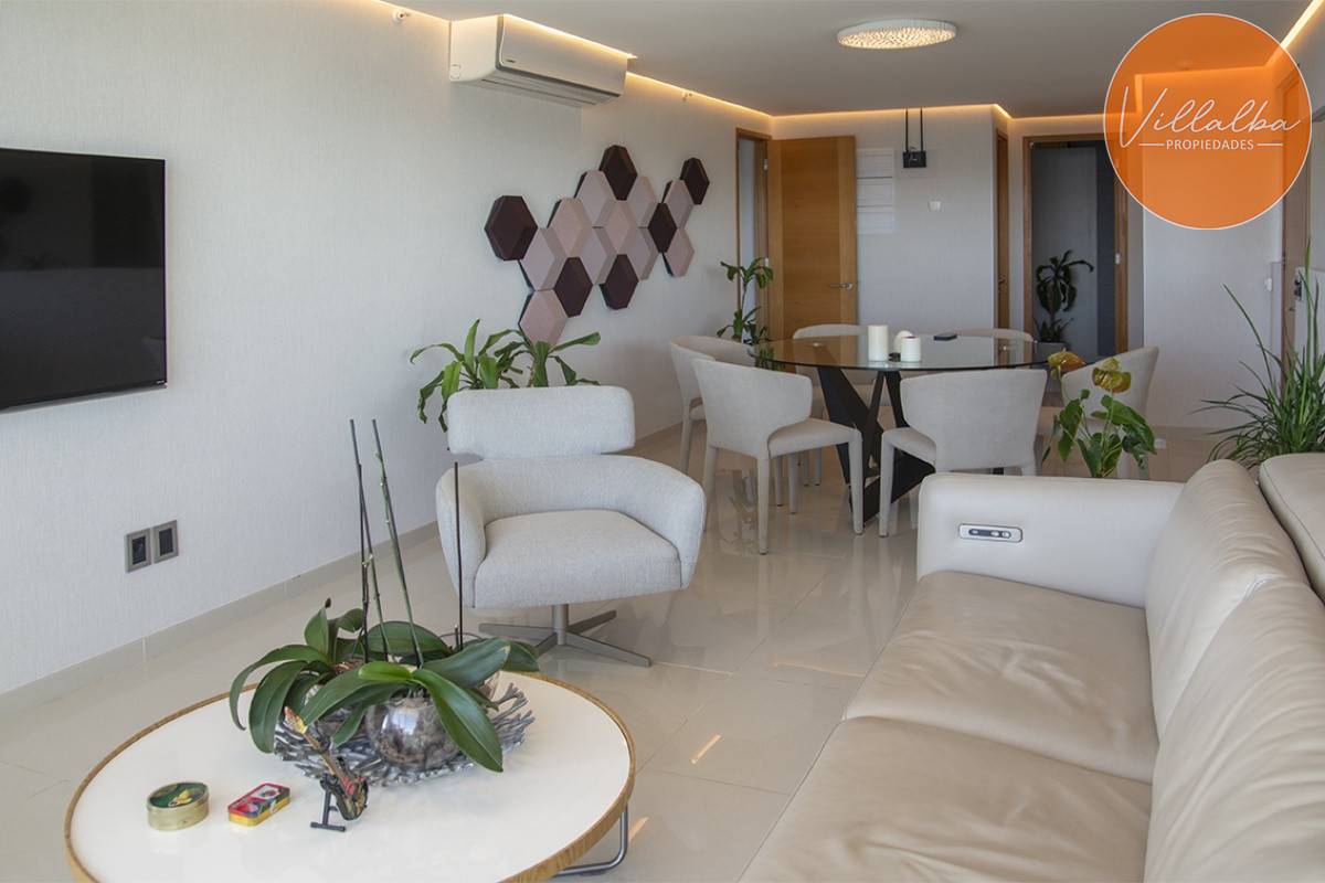 Apartamento ID.2384 - Oportunidad en playa mansa, finamente decorado. Sunrise Tower