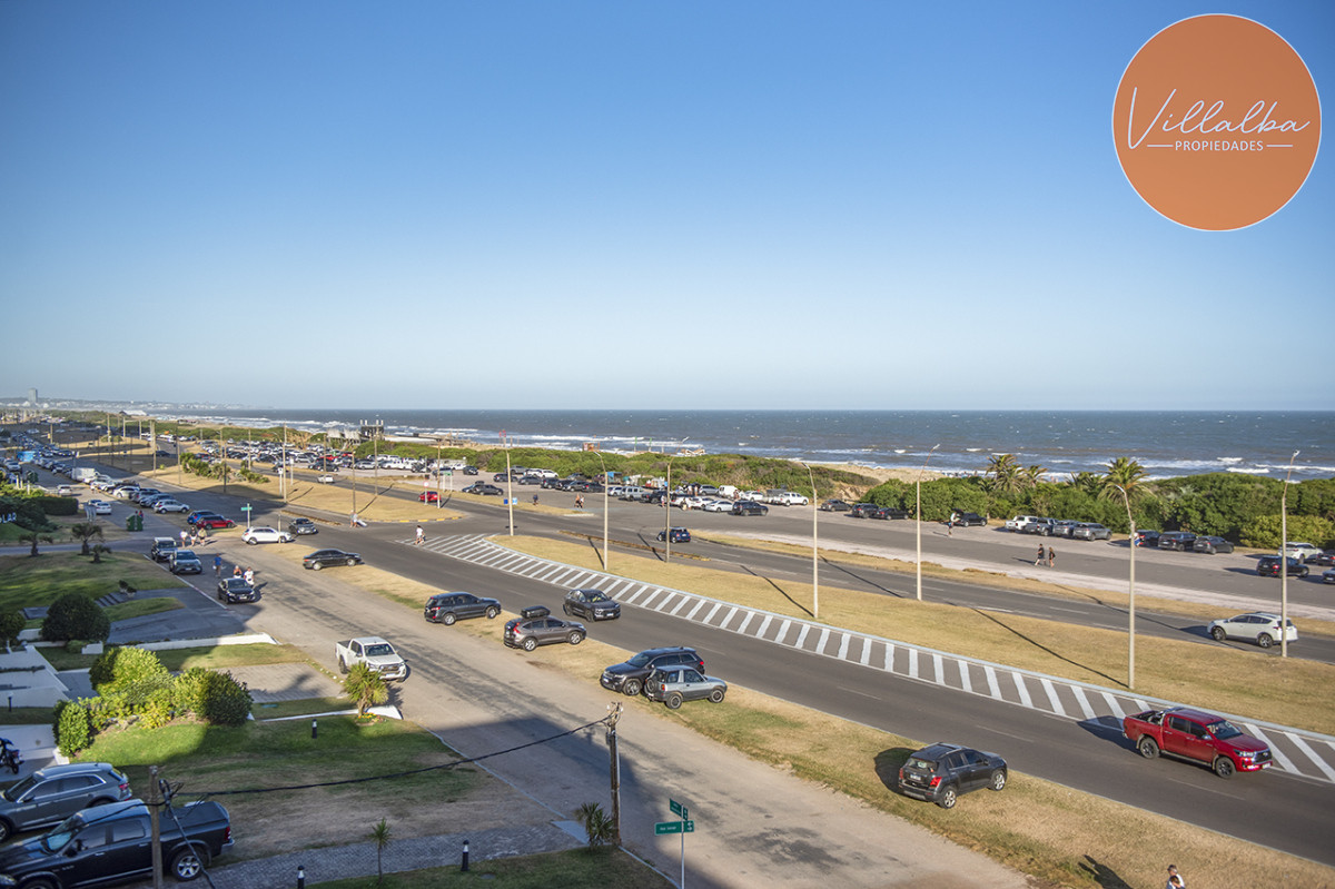 Apartamento ID.3431 - Apartamento Penthouse, frente al mar, playa brava, 3 dormitorios con hermosa vista
