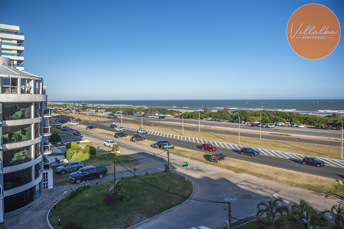 Apartamento ID.3431 - Apartamento Penthouse, frente al mar, playa brava, 3 dormitorios con hermosa vista