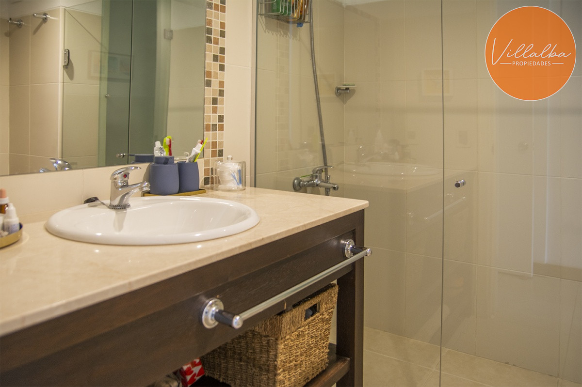 Apartamento ID.1043 - Oportunidad, apartamento en venta en Punta del Este de 3 dormitorios. Terraza con parrillero.