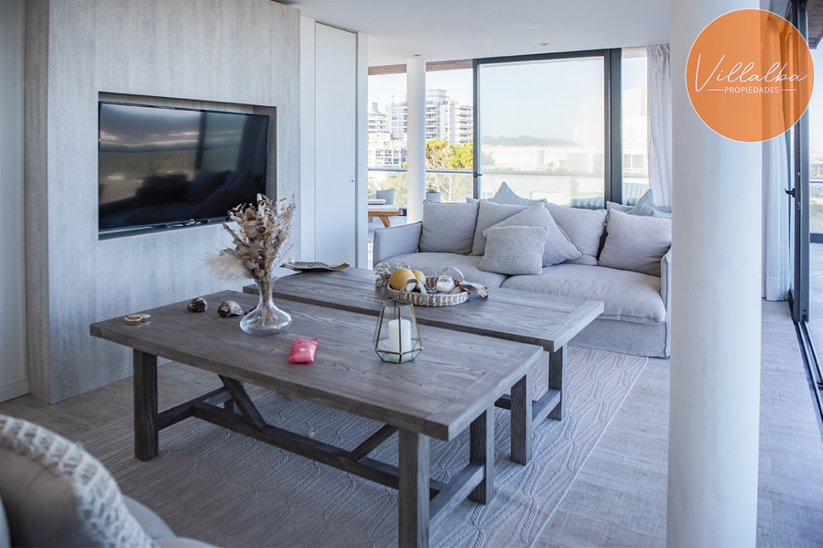 Apartamento ID.3431 - Apartamento Penthouse, frente al mar, playa brava, 3 dormitorios con hermosa vista