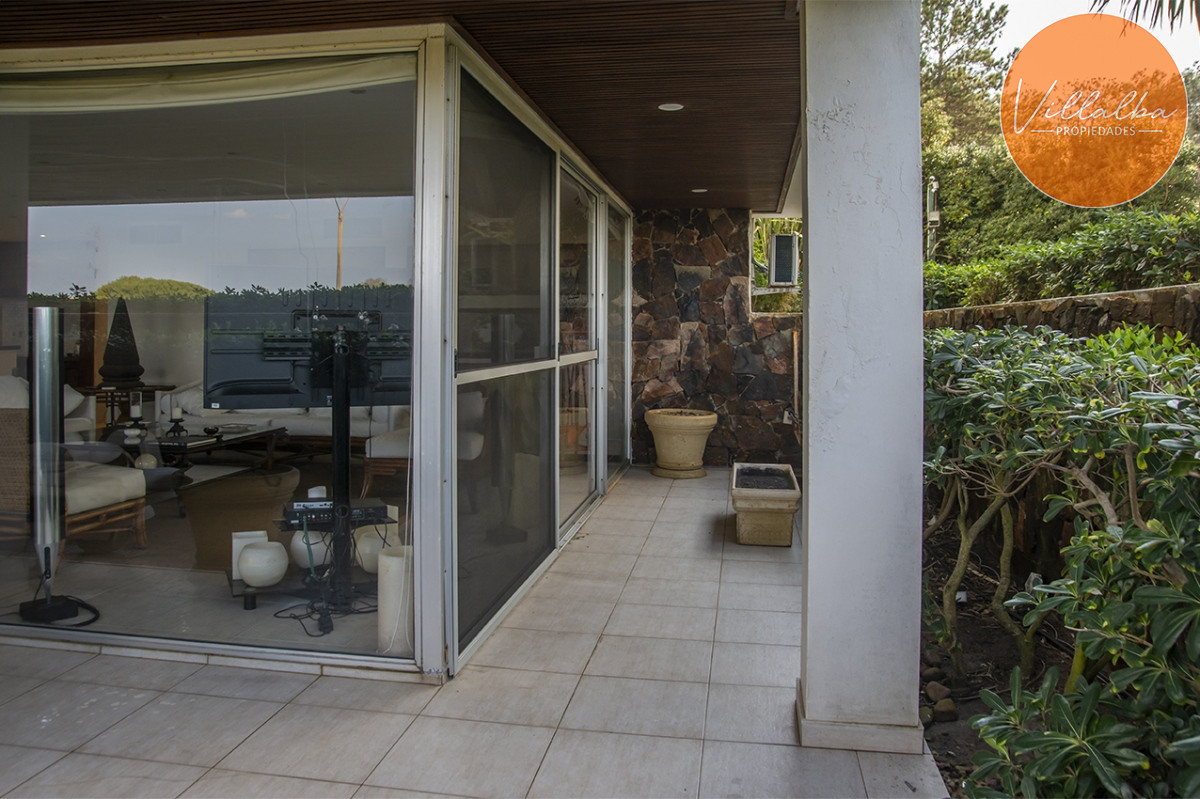 Apartamento ID.3609 - Apartamento de 4 dormitorios en Punta del Este frente al mar en Playa Brava