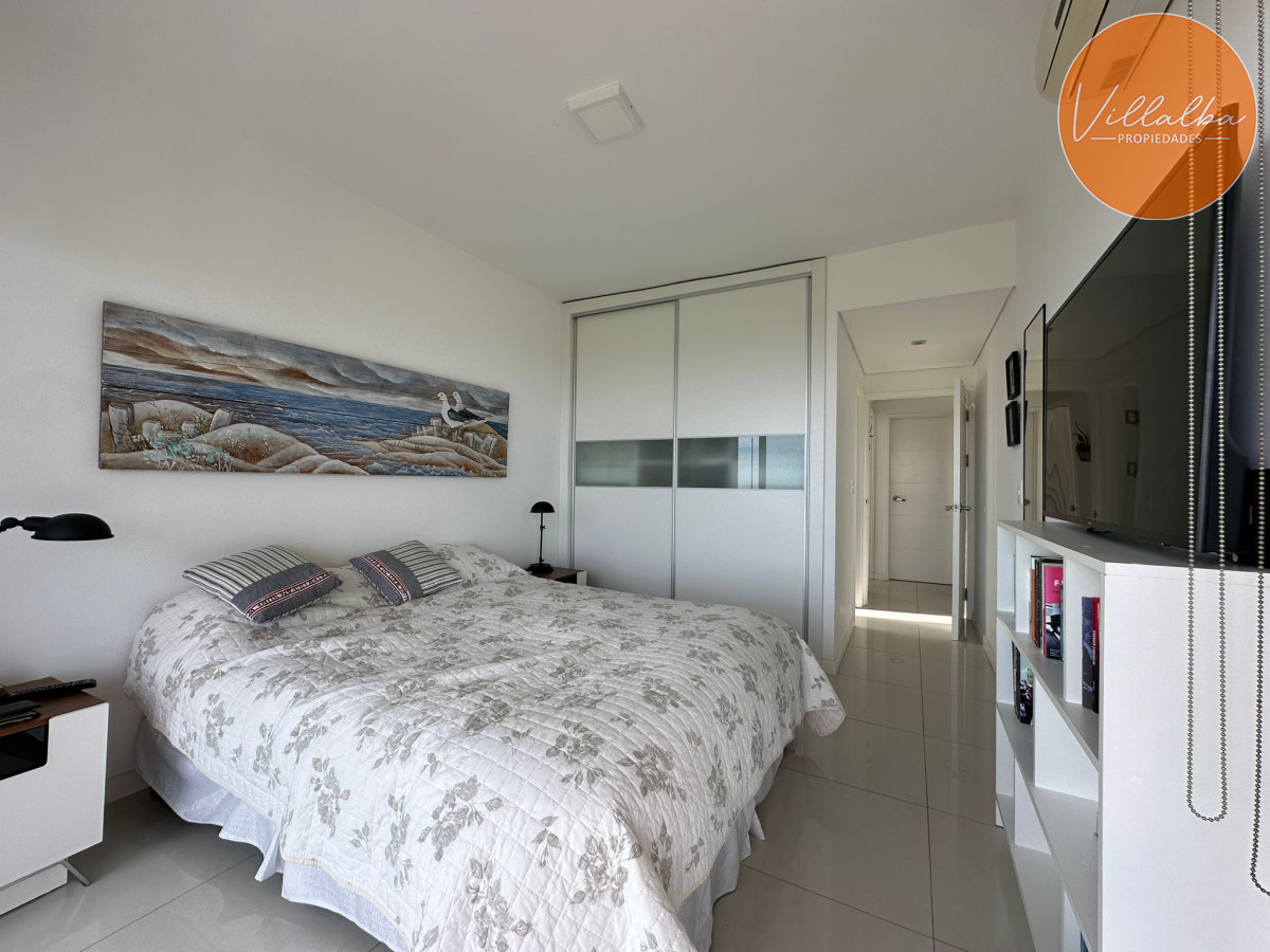 Apartamento ID.2754 - Vende departamento en Azure tower, playa mansa de 2 dormitorios, con vista al mar, Punta del Este