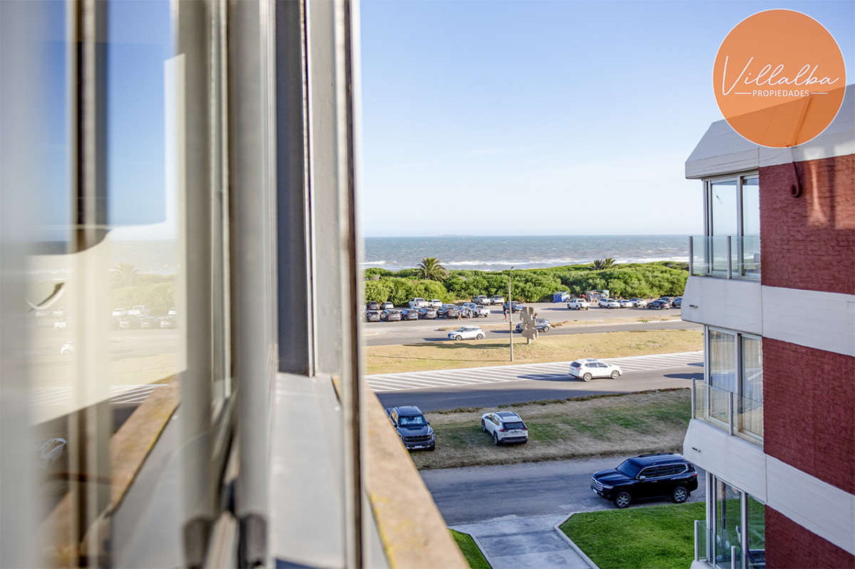 Apartamento ID.3431 - Apartamento Penthouse, frente al mar, playa brava, 3 dormitorios con hermosa vista
