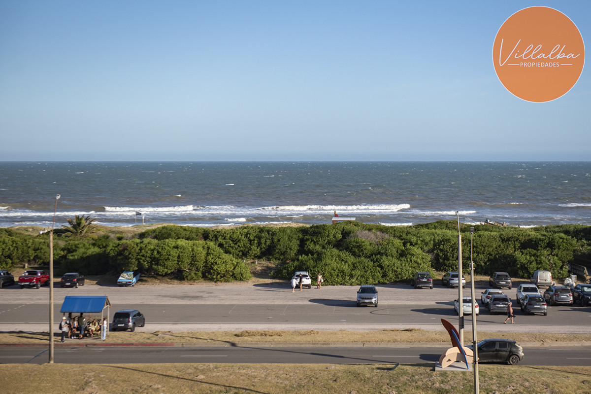 Apartamento ID.3431 - Apartamento Penthouse, frente al mar, playa brava, 3 dormitorios con hermosa vista