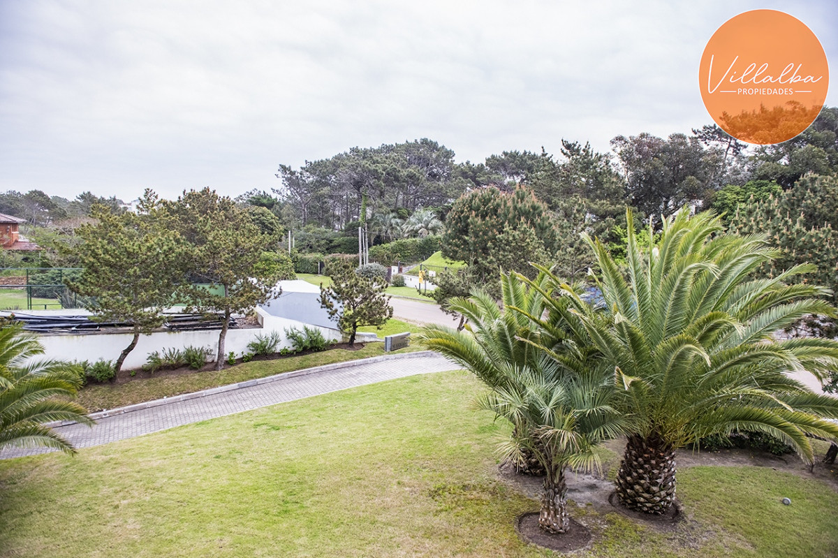 Apartamento ID.2369 - Hermoso Departamento en venta frente a Playa Brava, 3 dorm + dep. Marigot Brava