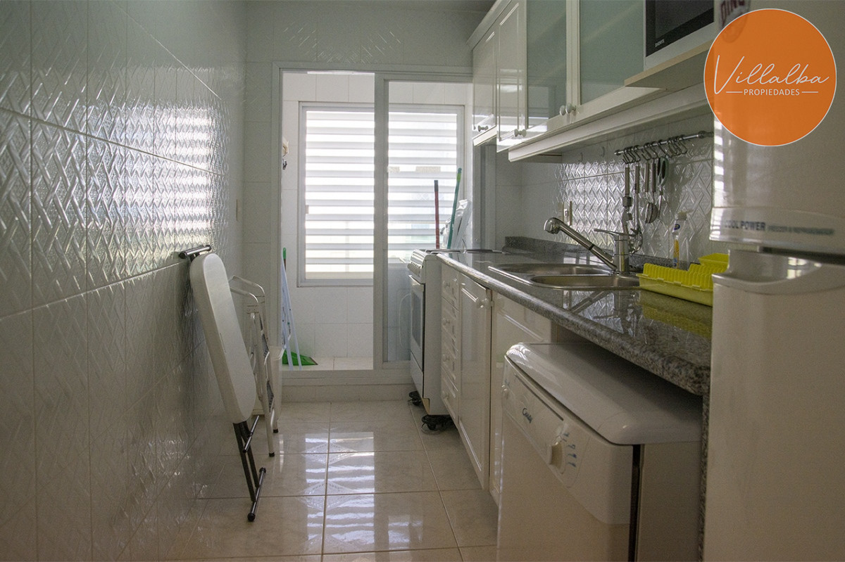 Apartamento ID.2535 - Departamento de 3 dormitorios en venta frente a Playa Mansa, Coral Tower