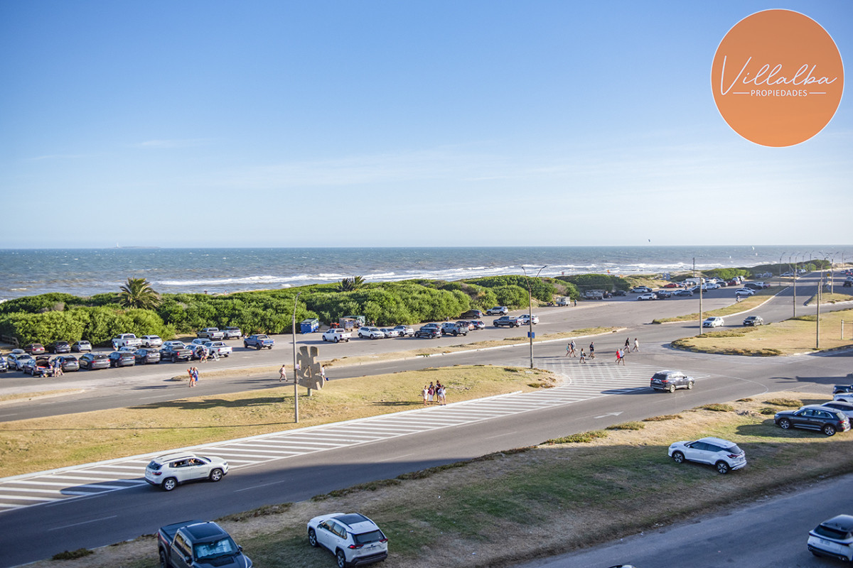 Apartamento ID.3431 - Apartamento Penthouse, frente al mar, playa brava, 3 dormitorios con hermosa vista