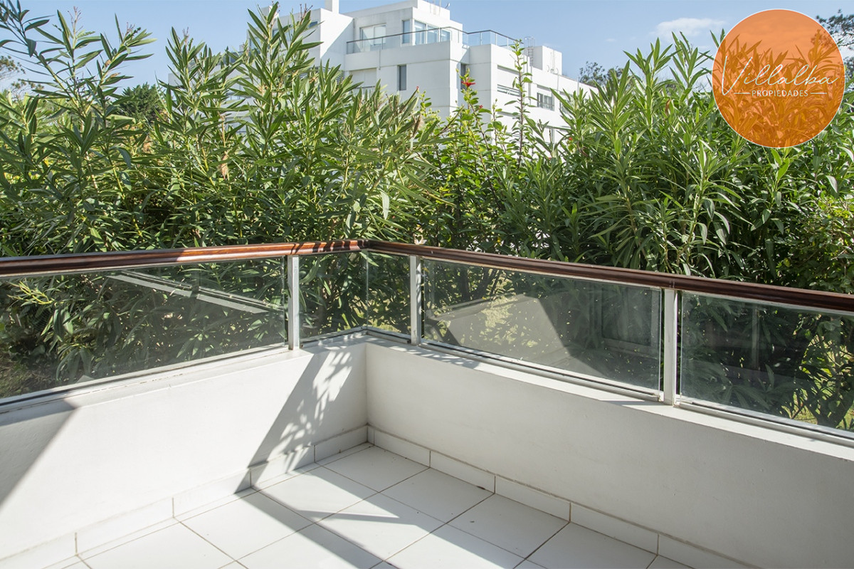 Apartamento ID.3609 - Apartamento de 4 dormitorios en Punta del Este frente al mar en Playa Brava
