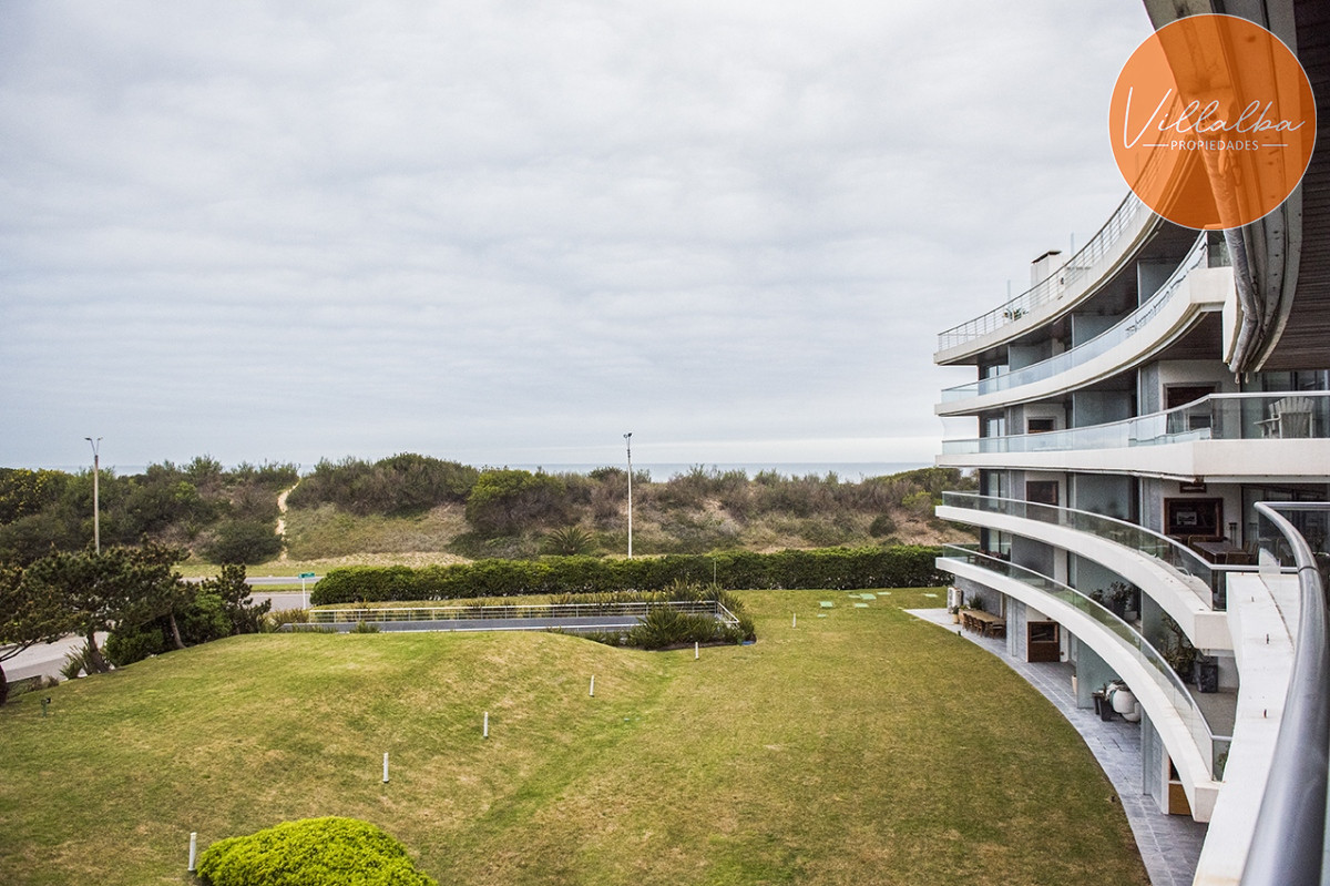 Apartamento ID.2369 - Hermoso Departamento en venta frente a Playa Brava, 3 dorm + dep. Marigot Brava