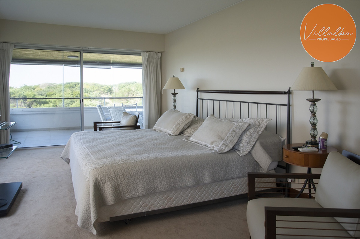 Apartamento ID.3609 - Apartamento de 4 dormitorios en Punta del Este frente al mar en Playa Brava
