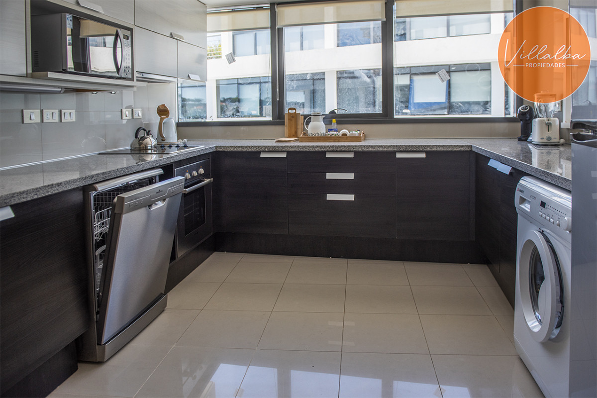 Apartamento ID.2367 - Penthouse frente al mar en venta, 3 suites. Blue Bird