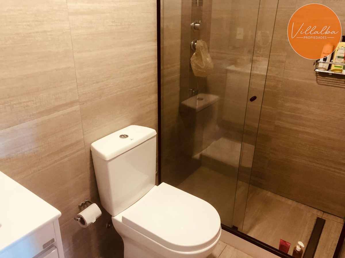 Apartamento ID.3416 - Vende oportunidad en Playa Mansa, primera línea de 2 dormitorios en Punta del Este 