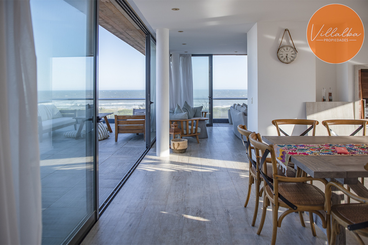 Apartamento ID.3431 - Apartamento Penthouse, frente al mar, playa brava, 3 dormitorios con hermosa vista