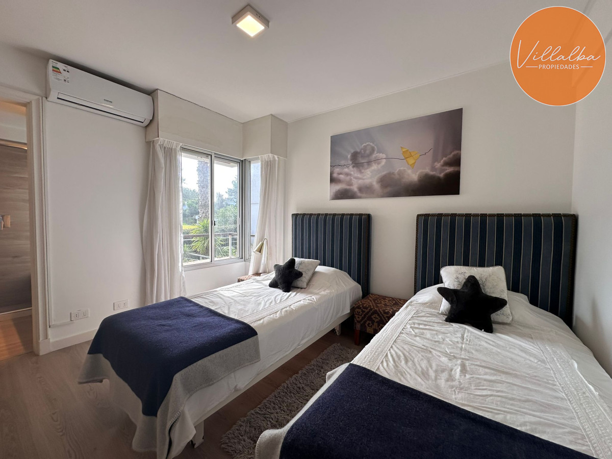 Apartamento ID.3610 - Se vende departamento de 4 dormitorios , Playa brava, Esturion