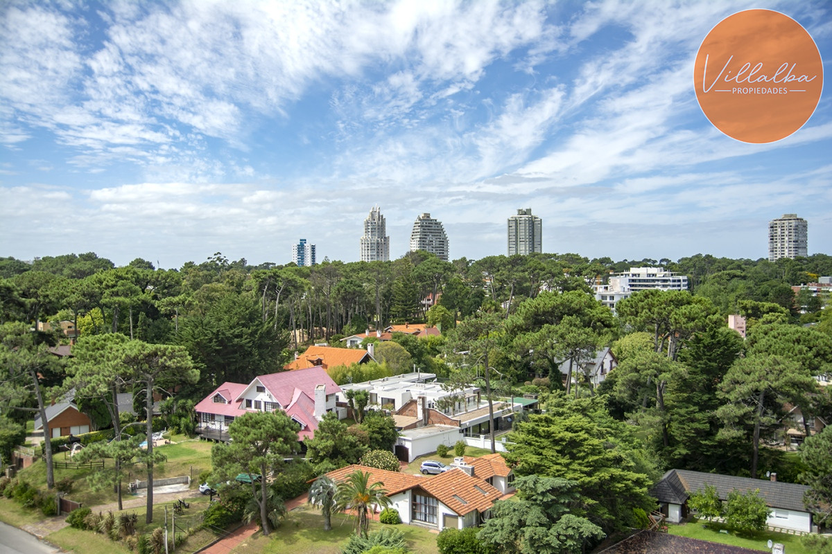 Apartamento ID.2860 - Vende apartamento de 4 dormitorios con 2 cocheras en Lincon Center, Playa Mansa, Punta del Este 