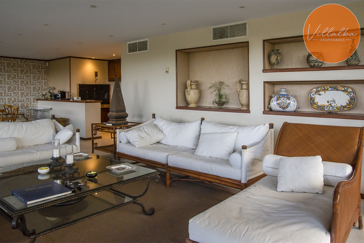Apartamento ID.3609 - Apartamento de 4 dormitorios en Punta del Este frente al mar en Playa Brava