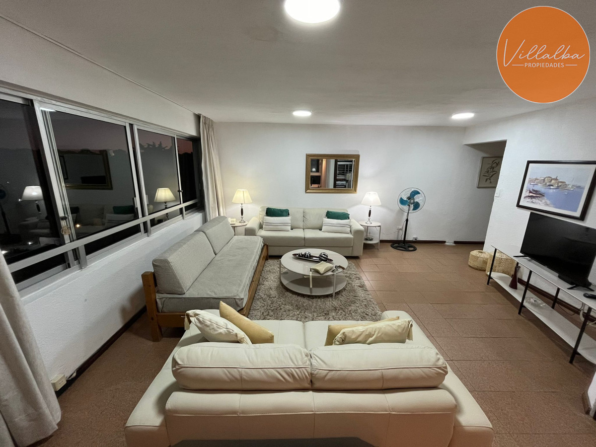 Apartamento ID.2950 - Vende apartamento de 2 dormitorios en Punta del Este 