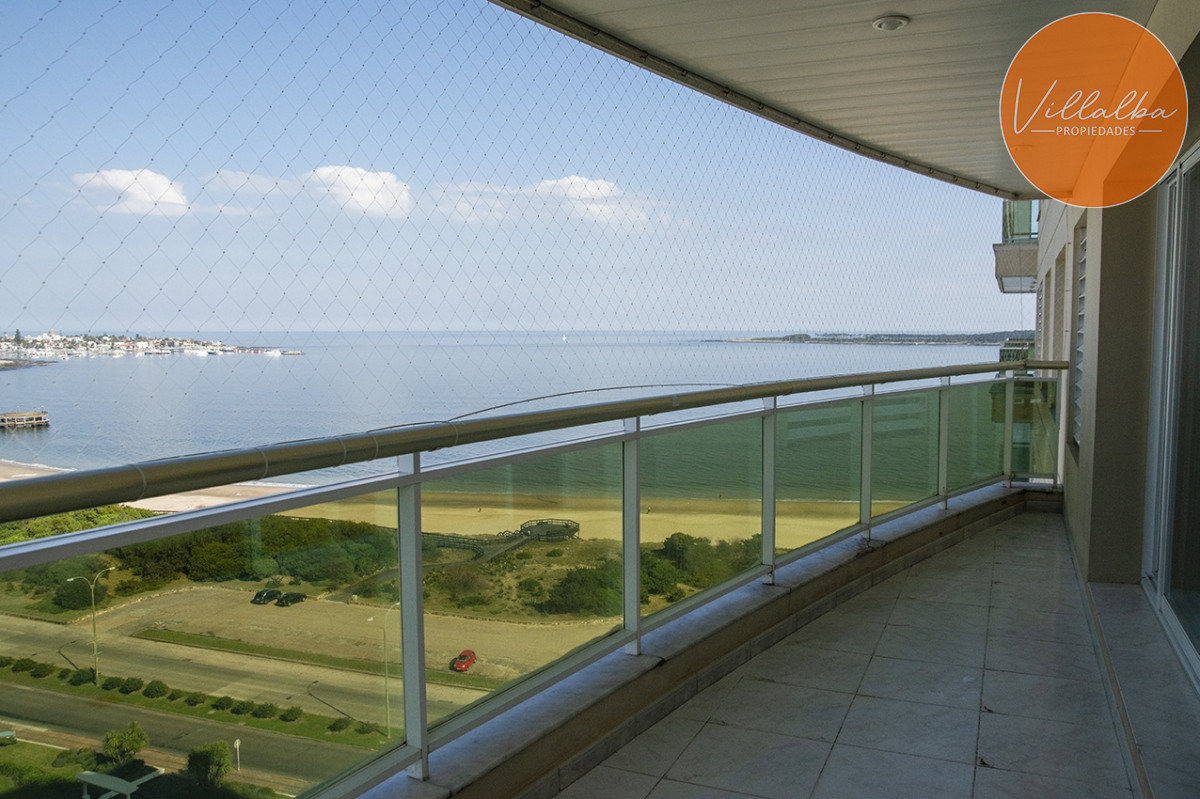 Apartamento ID.2535 - Departamento de 3 dormitorios en venta frente a Playa Mansa, Coral Tower