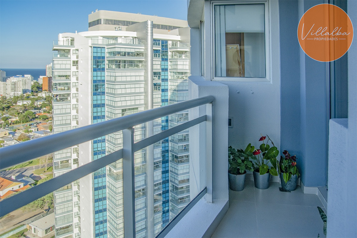 Apartamento ID.2384 - Oportunidad en playa mansa, finamente decorado. Sunrise Tower