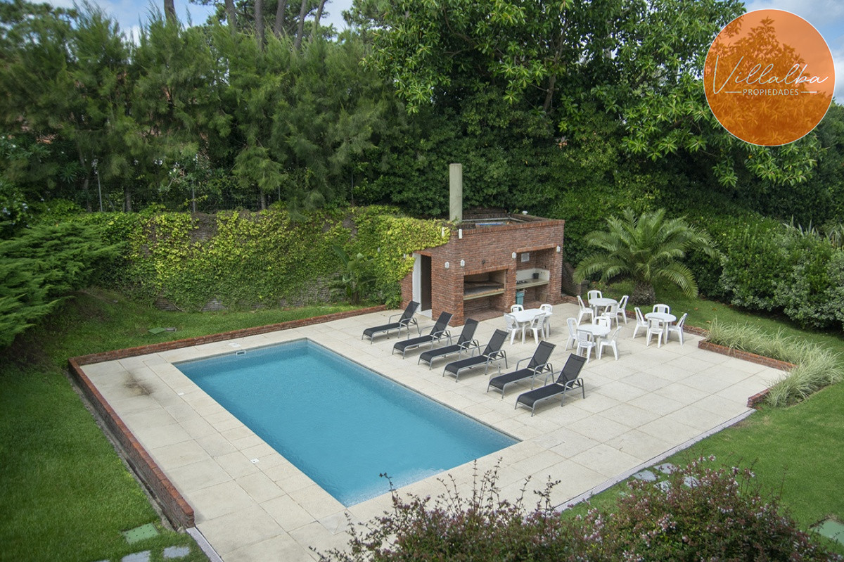 Apartamento ID.1043 - Oportunidad, apartamento en venta en Punta del Este de 3 dormitorios. Terraza con parrillero.