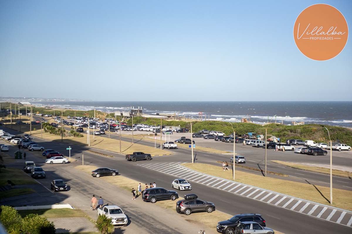 Apartamento ID.3431 - Apartamento Penthouse, frente al mar, playa brava, 3 dormitorios con hermosa vista