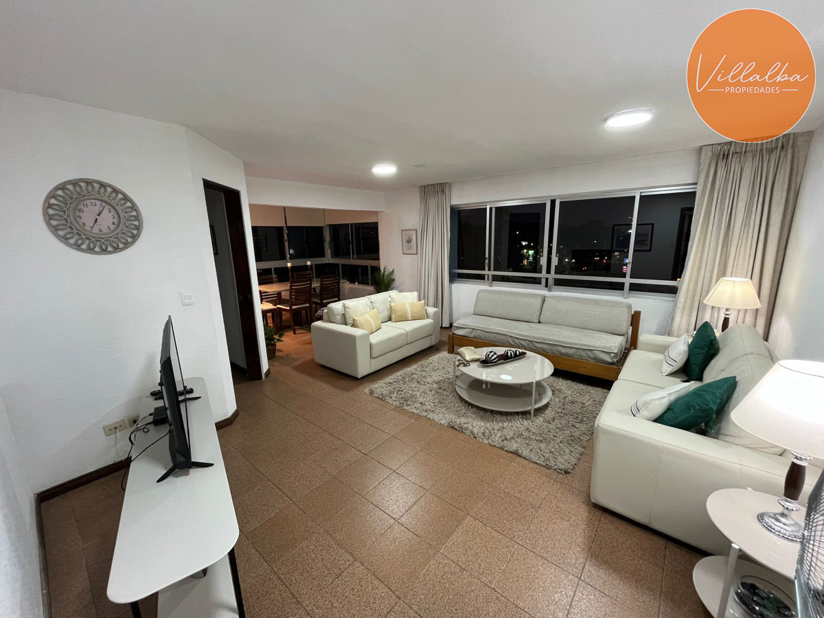 Apartamento ID.2950 - Vende apartamento de 2 dormitorios en Punta del Este 