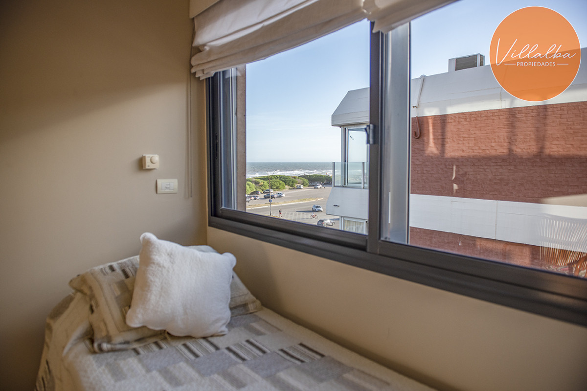 Apartamento ID.3431 - Apartamento Penthouse, frente al mar, playa brava, 3 dormitorios con hermosa vista