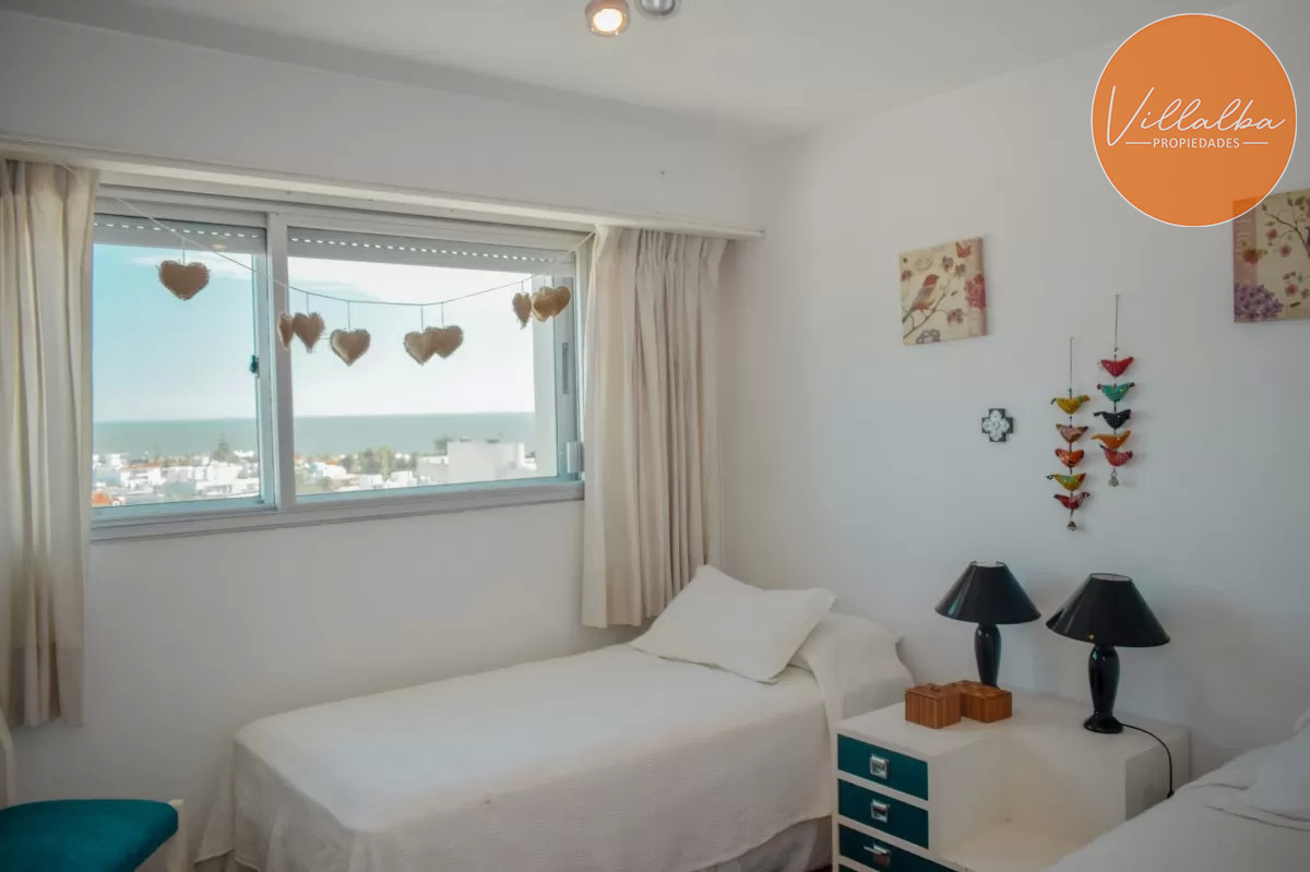 Apartamento ID.3639 - Departamento de 3 dormitorios + dep. en venta en Edif. Fontemar, vista al Puerto