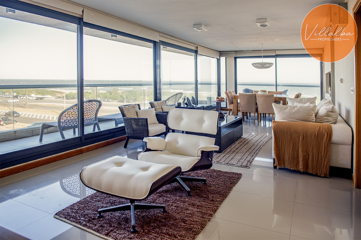 Apartamento ID.3431 - Apartamento Penthouse, frente al mar, playa brava, 3 dormitorios con hermosa vista