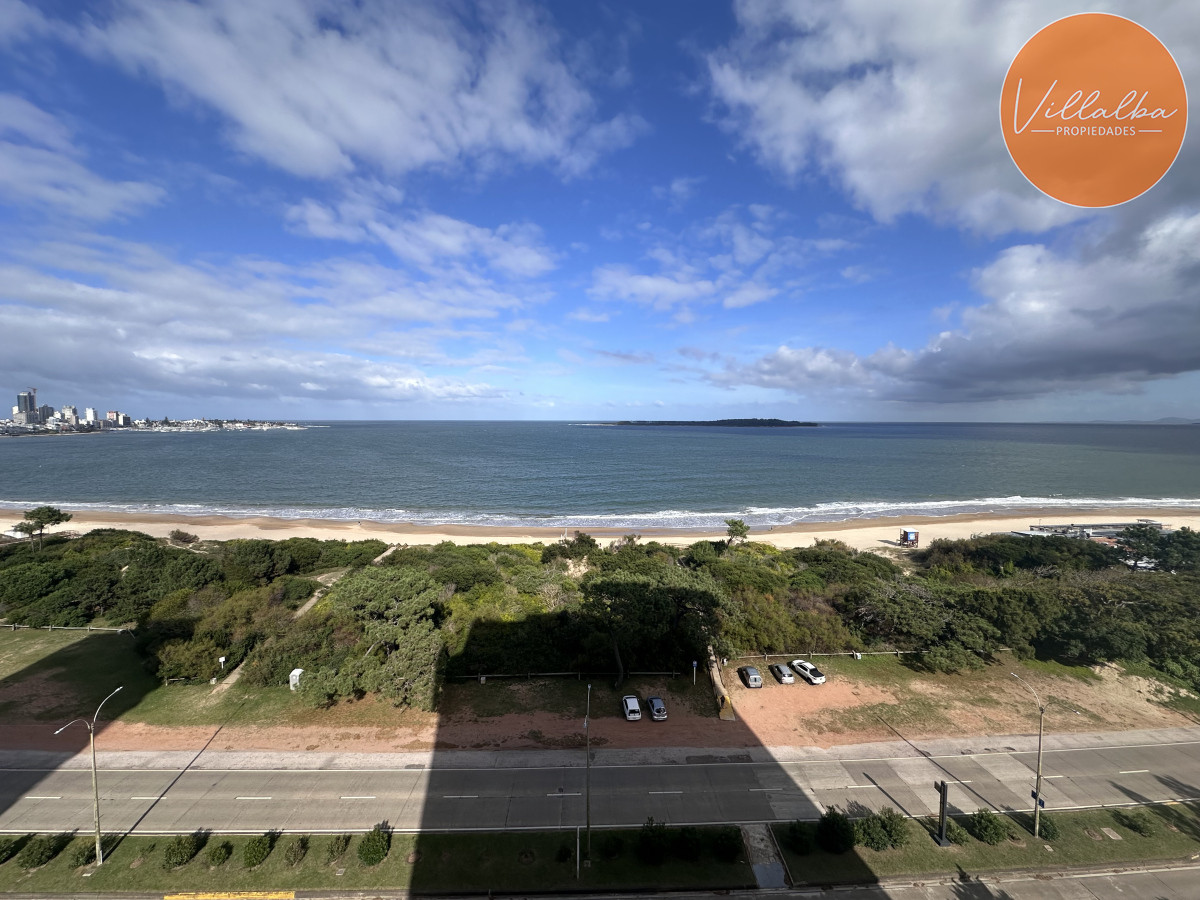Apartamento ID.3494 - Vende Tamanaco de 2 dormitorios RECICLADO, Punta del Este