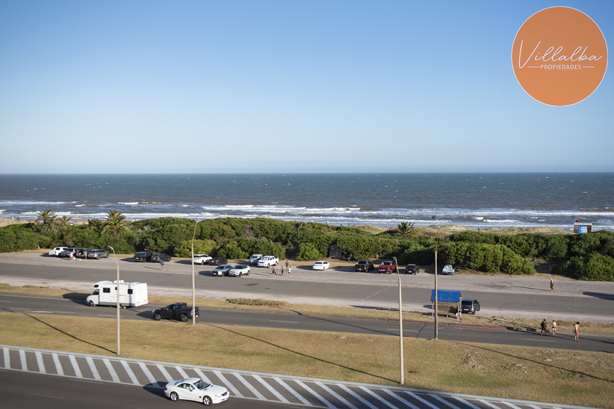 Apartamento ID.3431 - Apartamento Penthouse, frente al mar, playa brava, 3 dormitorios con hermosa vista