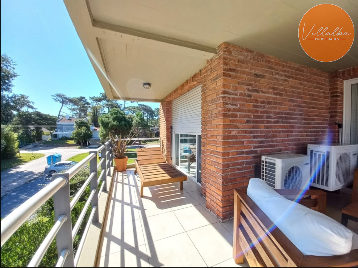 Apartamento ID.1043 - Oportunidad, apartamento en venta en Punta del Este de 3 dormitorios. Terraza con parrillero.