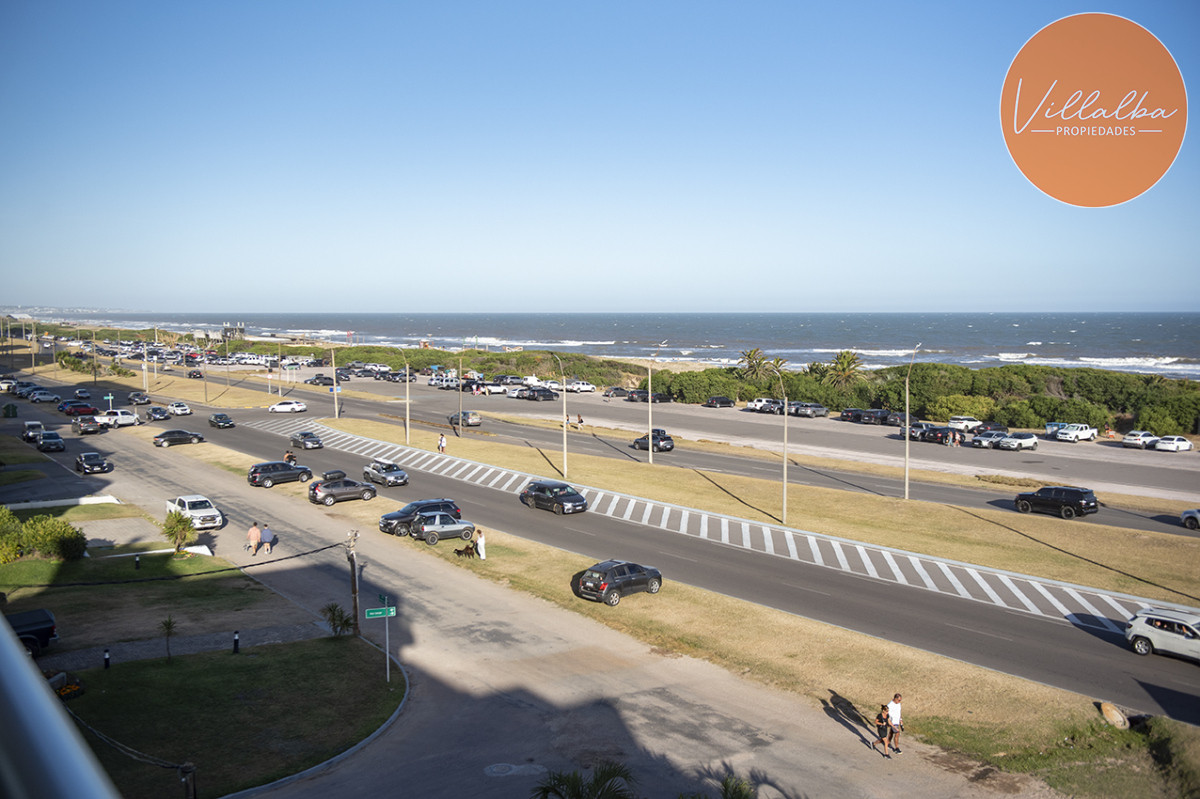 Apartamento ID.3431 - Apartamento Penthouse, frente al mar, playa brava, 3 dormitorios con hermosa vista