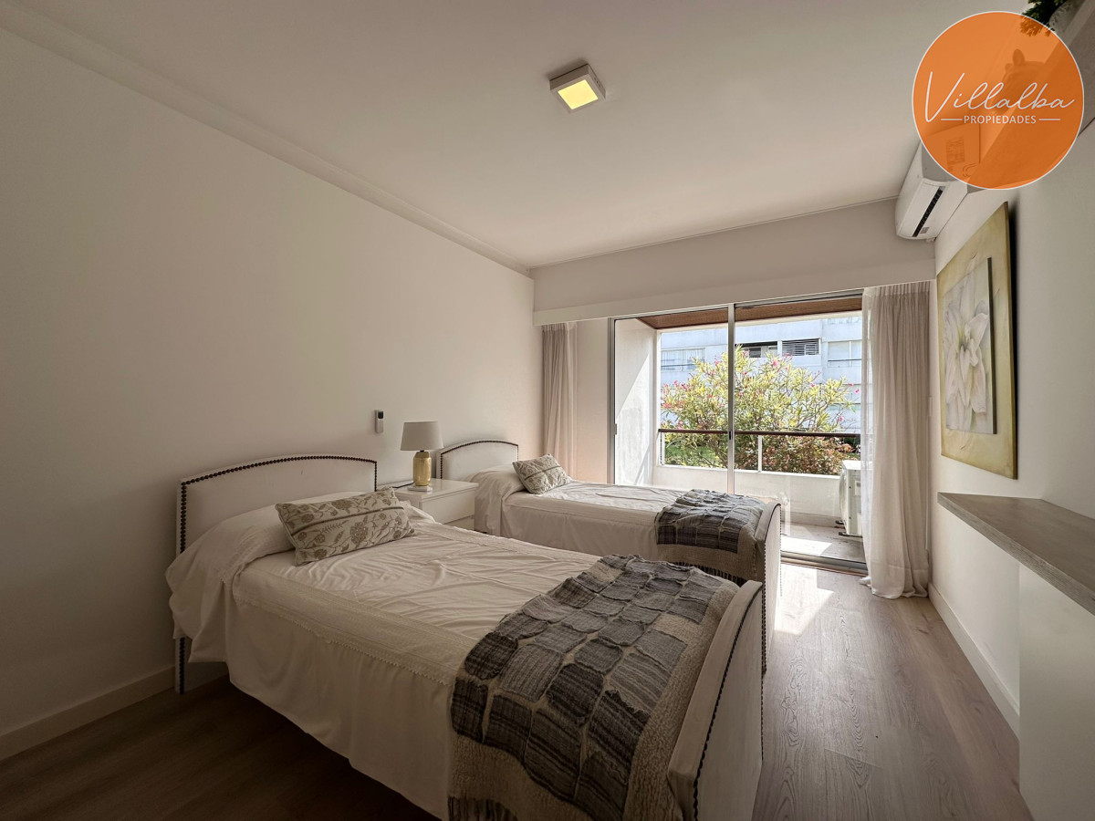 Apartamento ID.3610 - Se vende departamento de 4 dormitorios , Playa brava, Esturion
