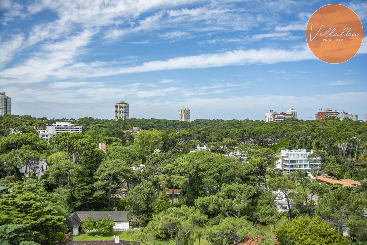 Apartamento ID.2860 - Vende apartamento de 4 dormitorios con 2 cocheras en Lincon Center, Playa Mansa, Punta del Este 