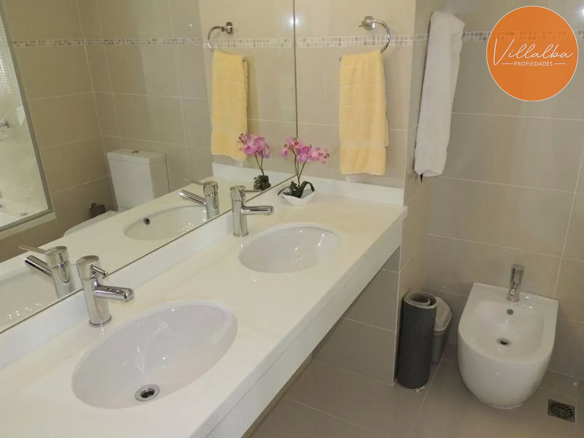Apartamento ID.2385 - Lindo departamento en excelente zona a metros de Playa Mansa. Amenities. 