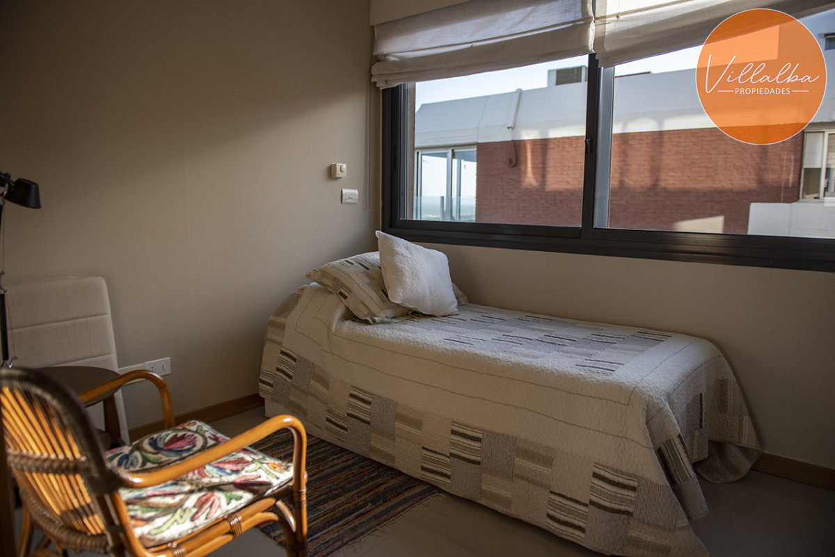 Apartamento ID.3431 - Apartamento Penthouse, frente al mar, playa brava, 3 dormitorios con hermosa vista